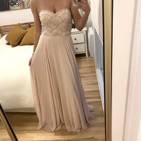 le chateau Dresses & Skirts - Beautiful evening dress